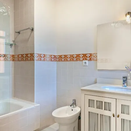 Genteel Zaragoza إشبيلية